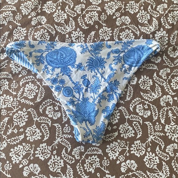 Roller Rabbit Reversible bikini - Picture 3 of 3